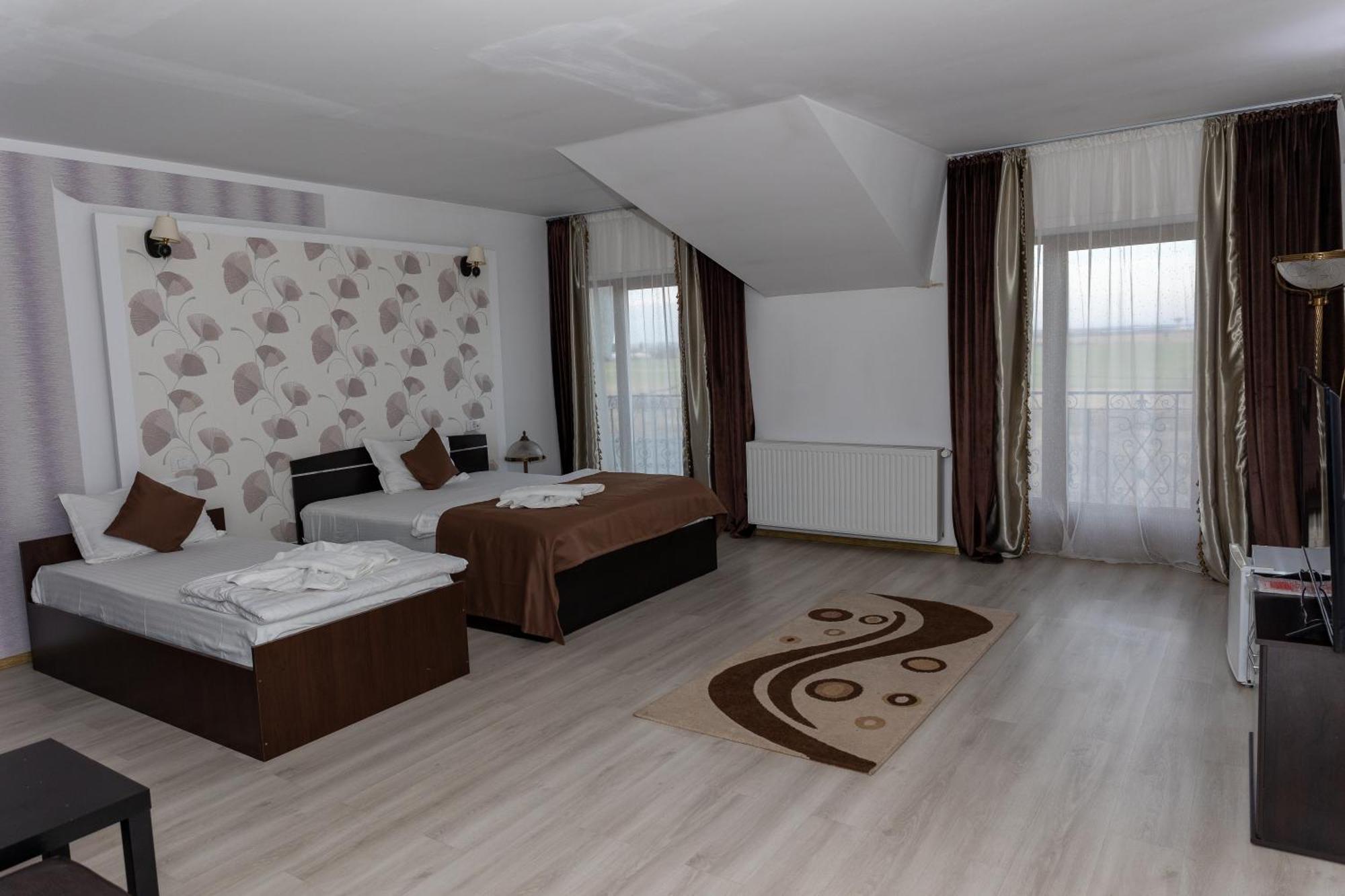 Hotel Rodiv Găeşti Eksteriør billede