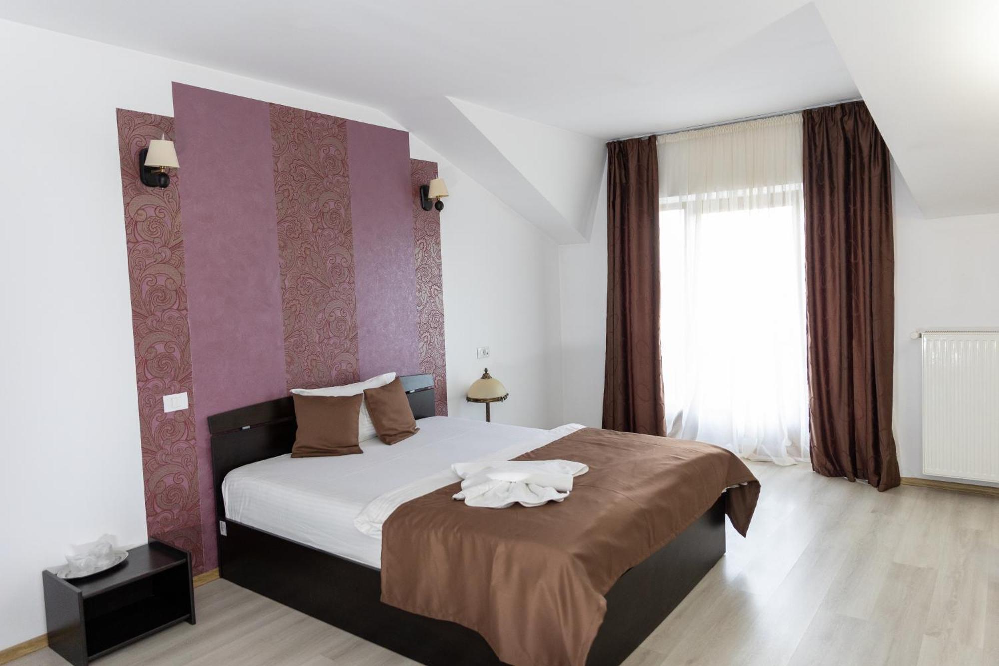 Hotel Rodiv Găeşti Eksteriør billede