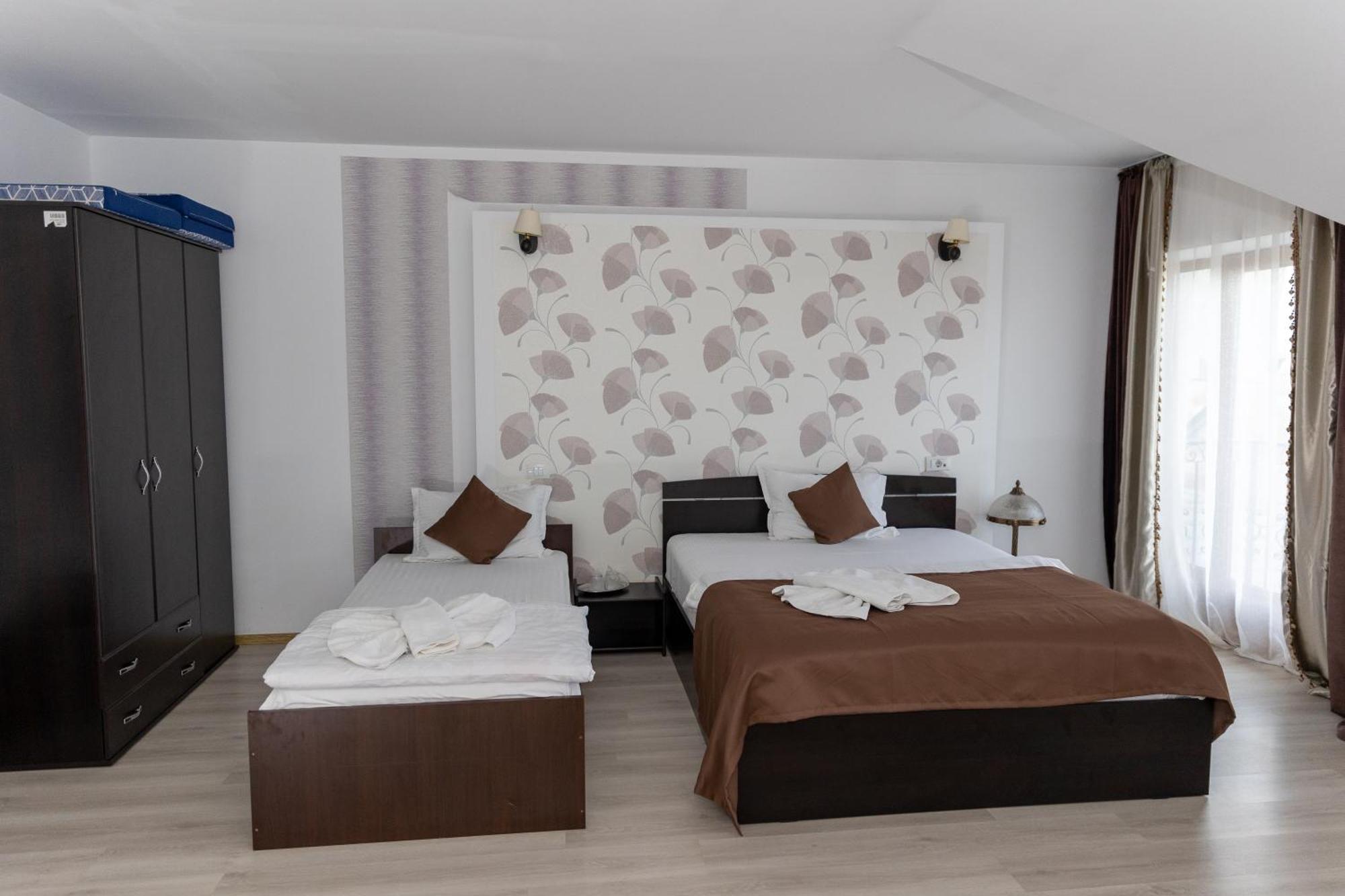 Hotel Rodiv Găeşti Eksteriør billede