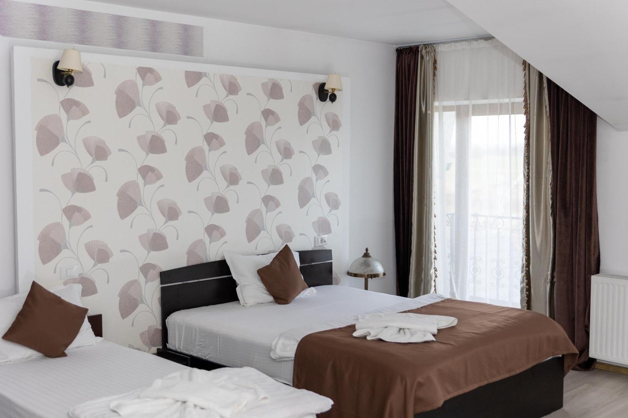 Hotel Rodiv Găeşti Eksteriør billede