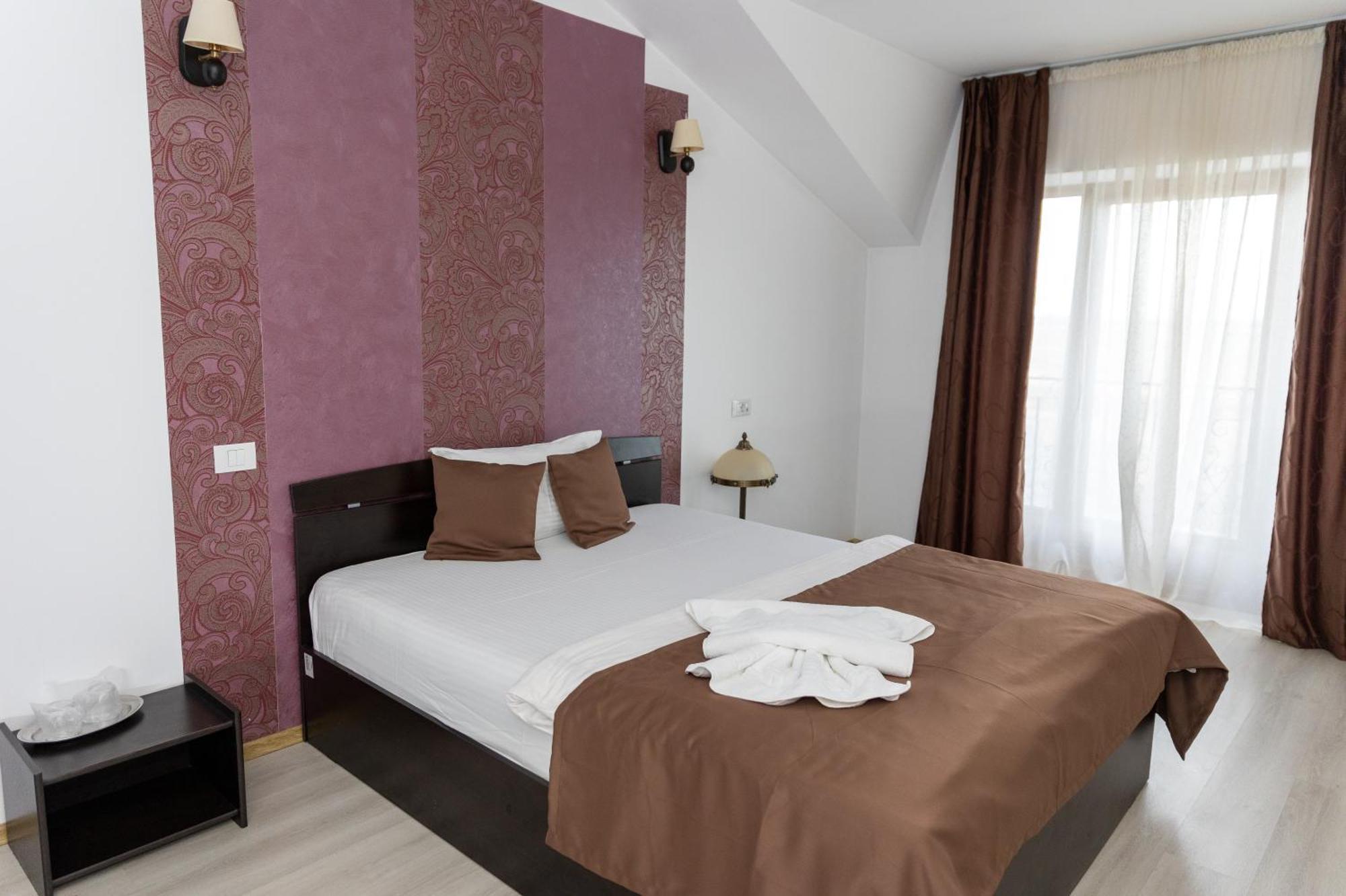 Hotel Rodiv Găeşti Eksteriør billede