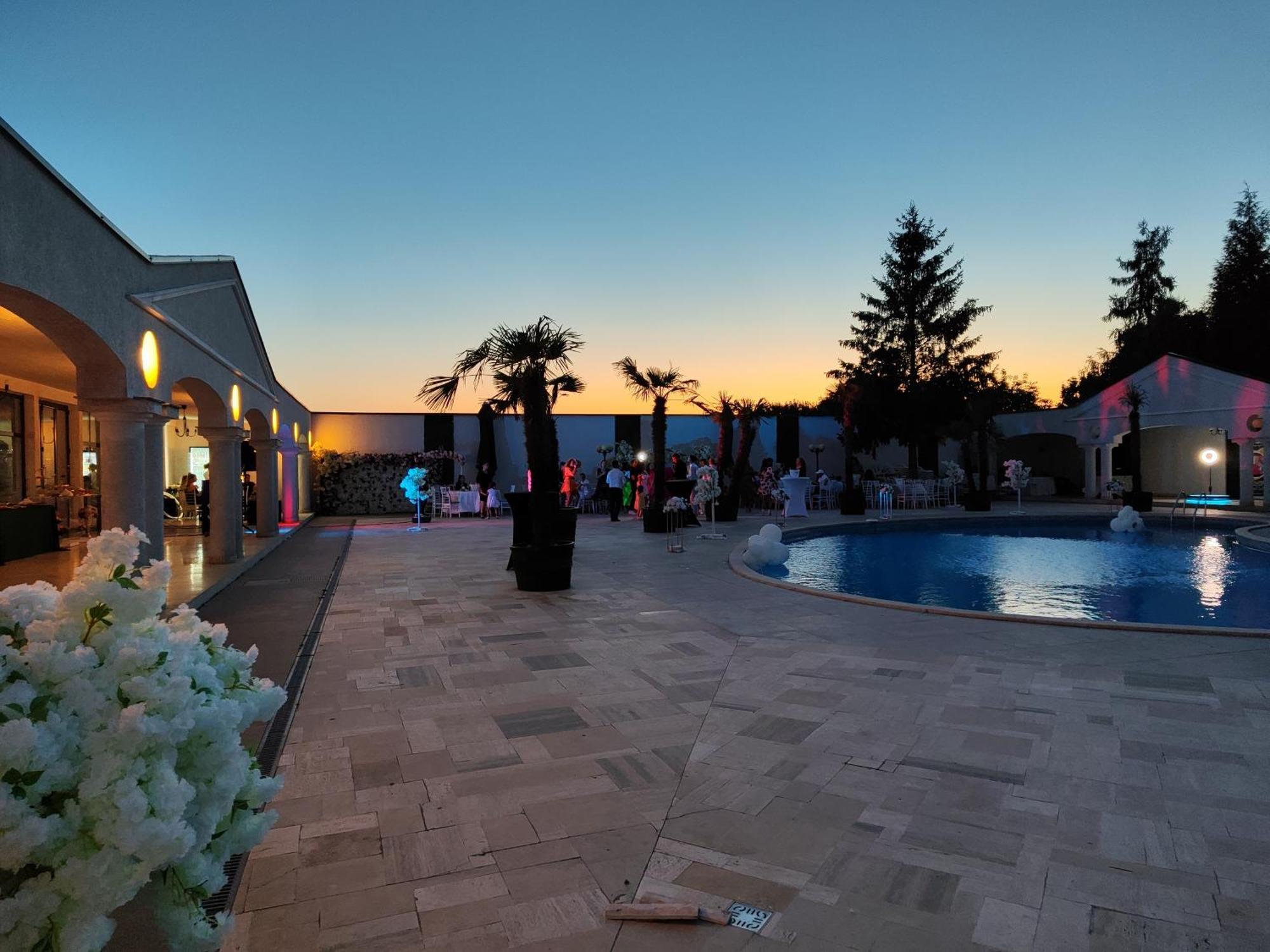 Hotel Rodiv Găeşti Eksteriør billede