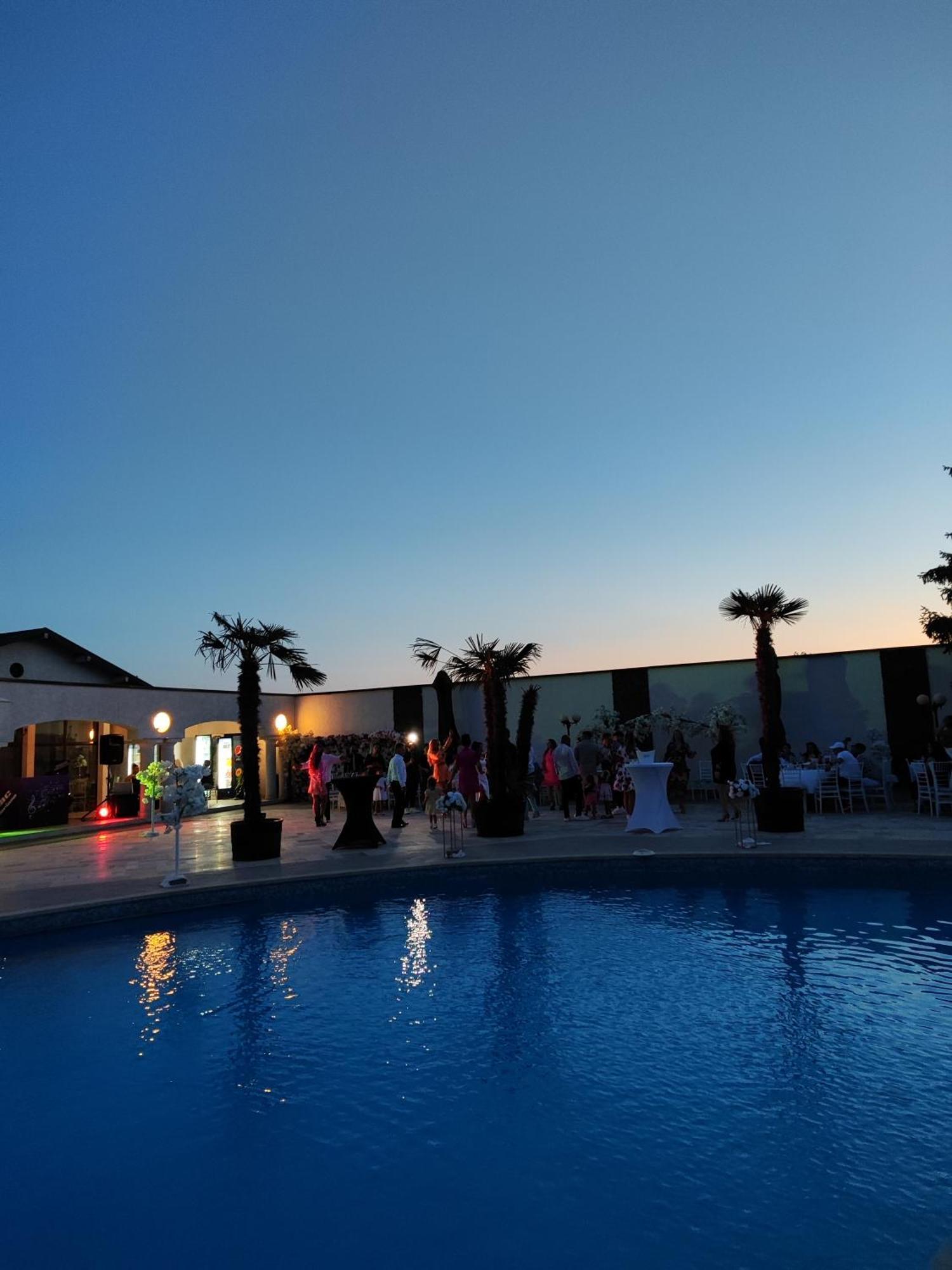 Hotel Rodiv Găeşti Eksteriør billede