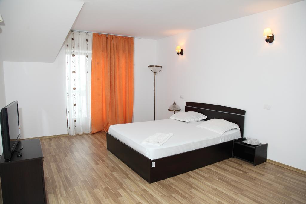 Hotel Rodiv Găeşti Eksteriør billede