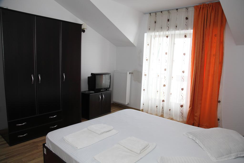 Hotel Rodiv Găeşti Eksteriør billede
